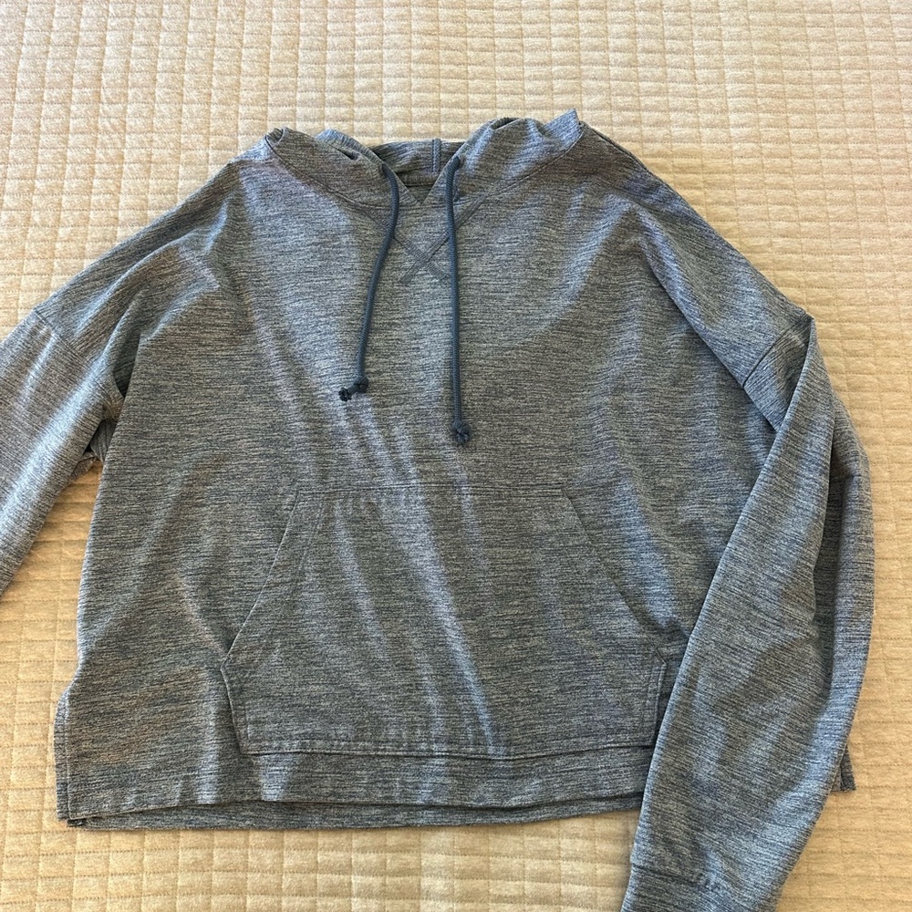 Nike Women’s Lightweight hooded pullover